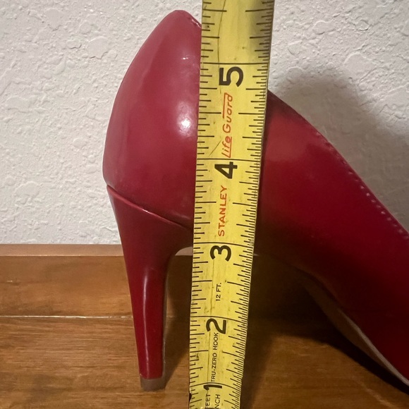 Red Bandolino Pumps - Picture 2 of 5